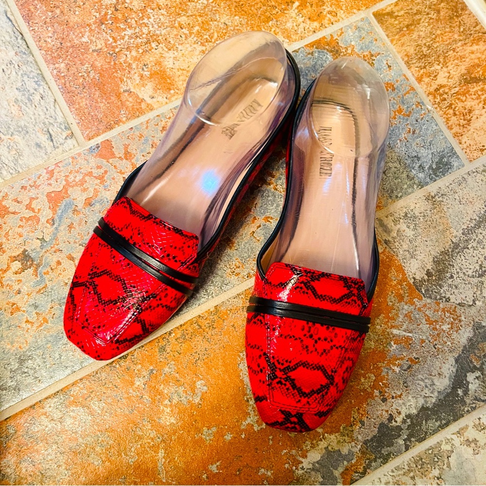 🐦‍🔥NWOB Frisky Kalita Rose Snake Print Red/Black Loafers/Flats!